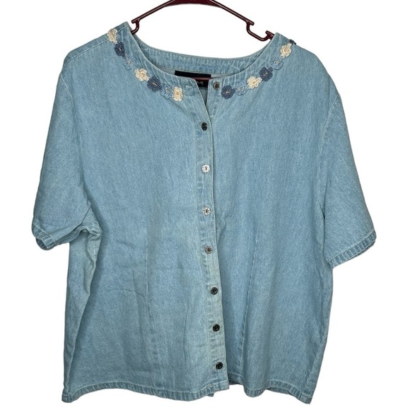 New Denim & Co Women’s Denim Button Front Blouse 1X Blue Embroidered Floral - Picture 1 of 4